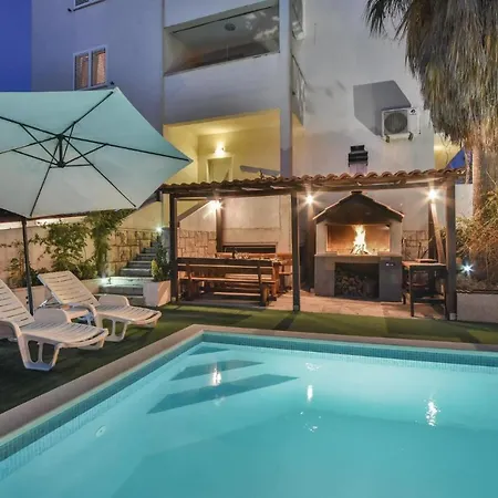 Pet Friendly In With Kitchen Appartement