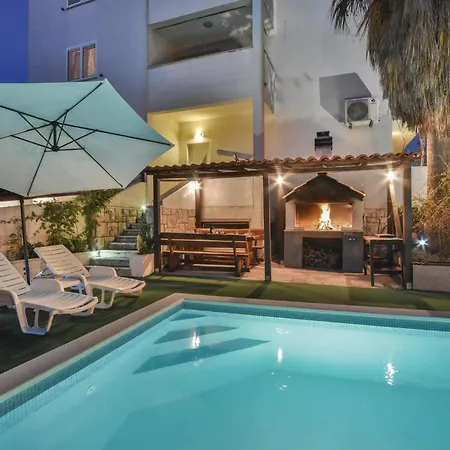 Pet Friendly In With Kitchen Appartement