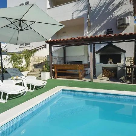 Pet Friendly In With Kitchen Appartement
