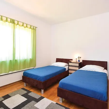 Pet Friendly In With Kitchen * Split