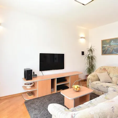 Pet Friendly In With Kitchen Apartment