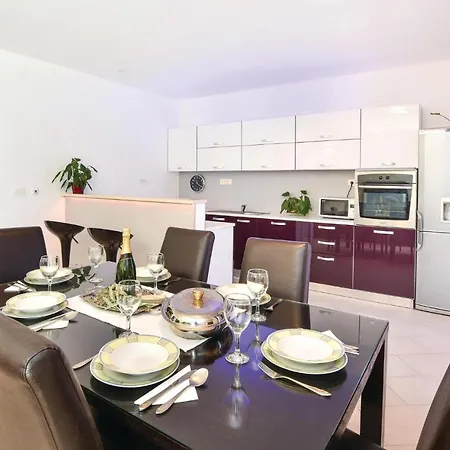 Appartement Three-bedroom In