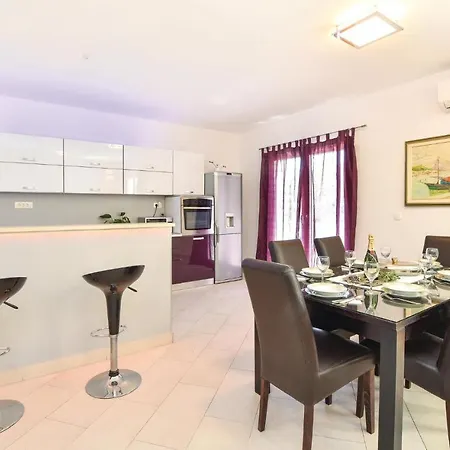 Three-bedroom In Appartement Split