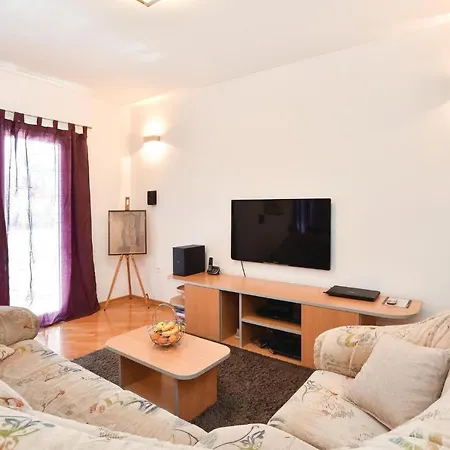 Appartement Three-bedroom In *